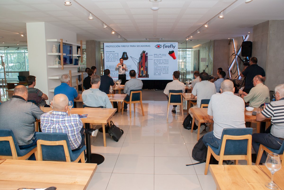 prports1's tweet photo. Desde PR PORTS sabemos cómo llevar tu marca al centro de la escena 🎯
¡Queremos ser parte de tu próximo proyecto! Contáctanos a eventos@prports.com y te contamos cómo podemos ayudarte a generar más negocios portuarios en América Latina.
#portbiz #fireflyab #eventos #MKT #prports https://t.co/Taym4bRoBZ