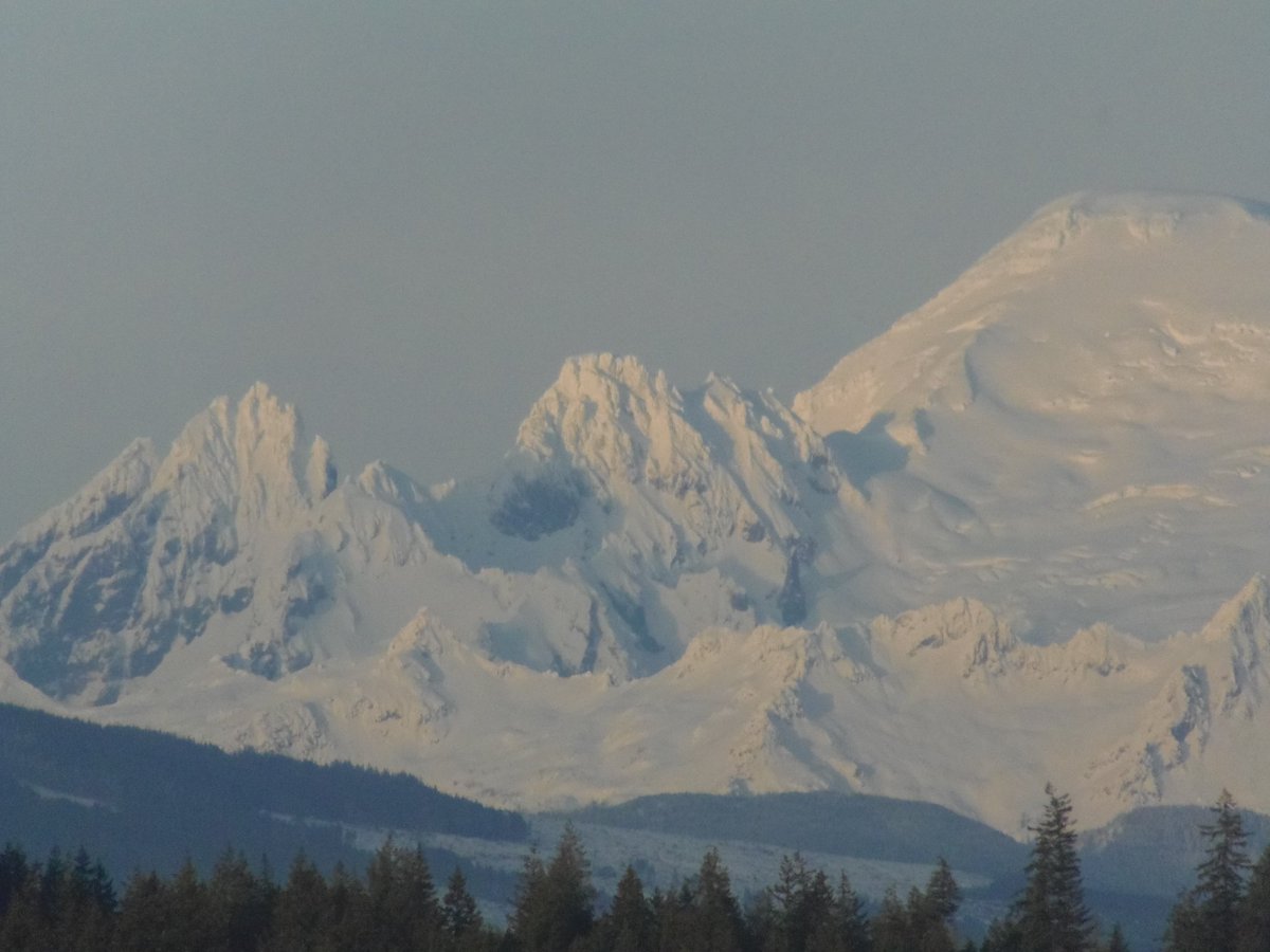 352nd_Mars1944's tweet photo. Picture of Mt Baker and the twin sisters I took the other day. #nature #photography #Washington https://t.co/UF4tlpXJQ6