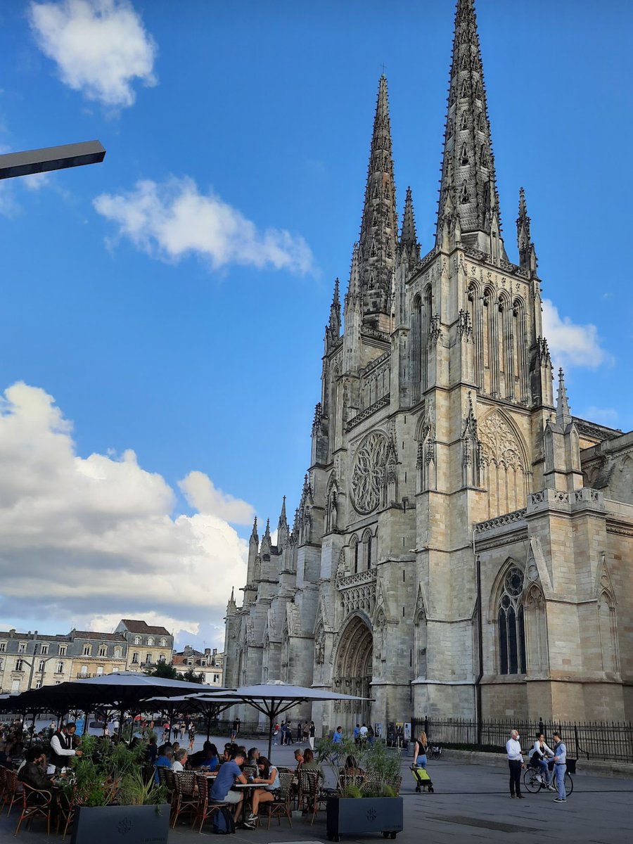 Architectolder's tweet image. Bordeaux Cathedral. A nice place to have lunch with friends.