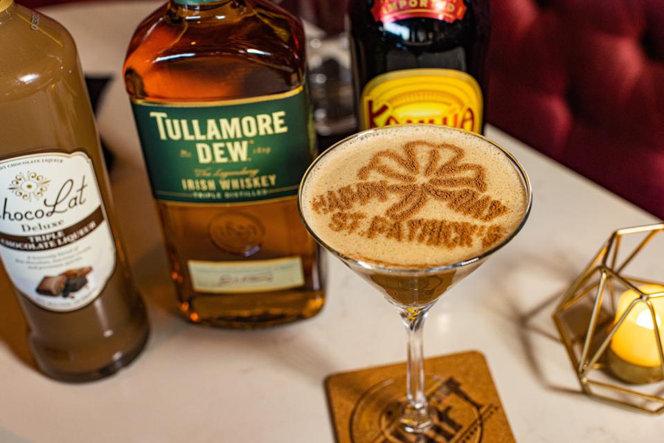 ForbesLife's tweet photo. These cocktails are perfect for St. Patrick's Day sipping: https://t.co/BpwqSufAhT https://t.co/KVXs4rwMlK