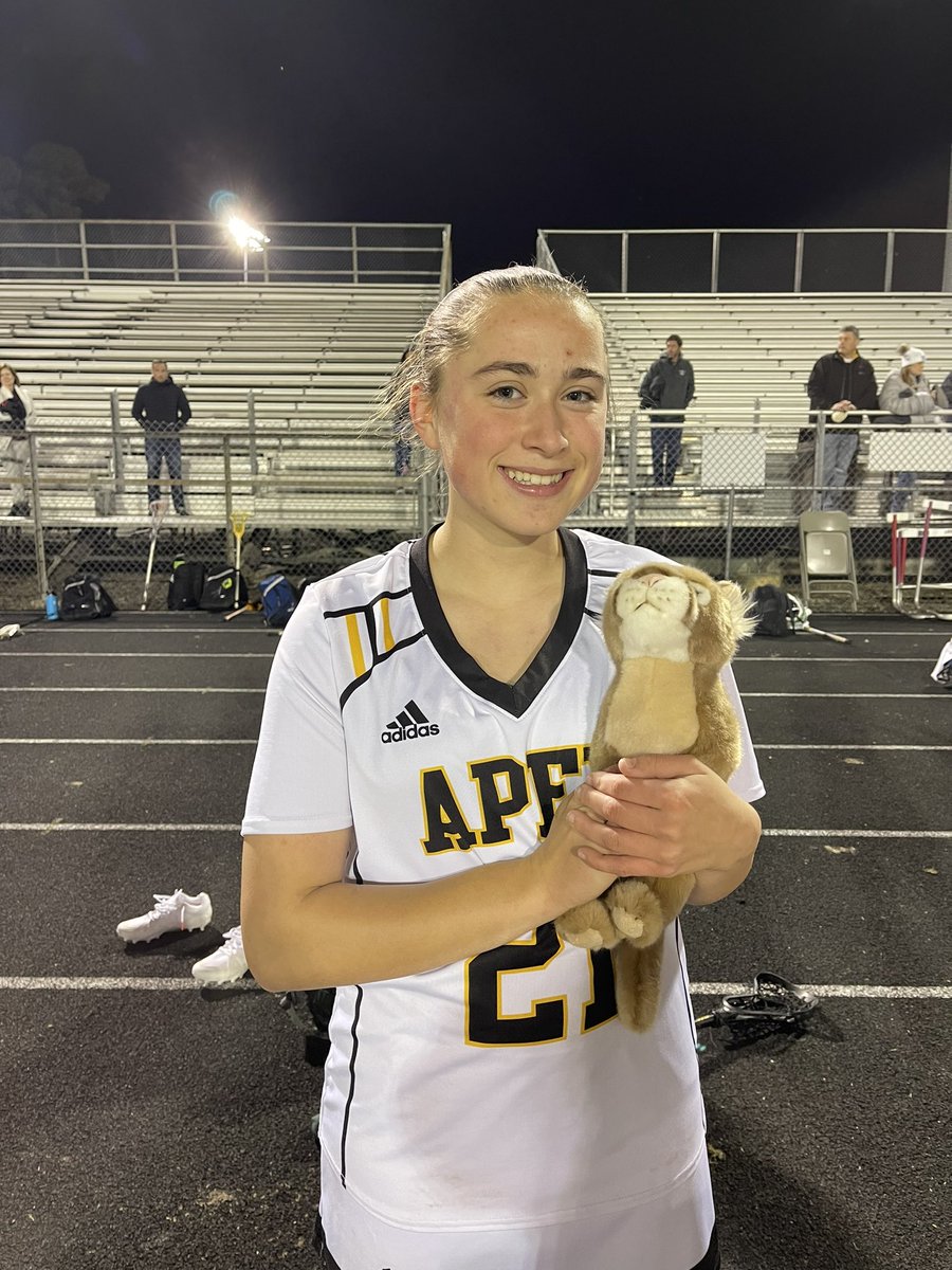 ApexWomen's tweet photo. Our cougar of the game tonight is Paige Derda, who played a fantastic defensive game with several turnovers and ground balls!💚💛🖤🥍 https://t.co/jkqGf7FH5F