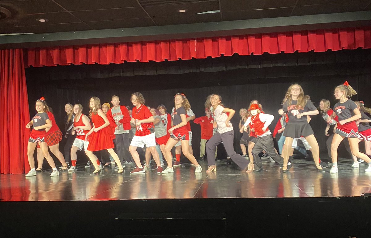 MrAsh31's tweet photo. Thanks to Shore Theater for making room for me in tonight’s packed house sneak preview! It was the best High School Musical I’ve ever seen! #YourShoreMiddleSchool https://t.co/X1xh6xcy9w