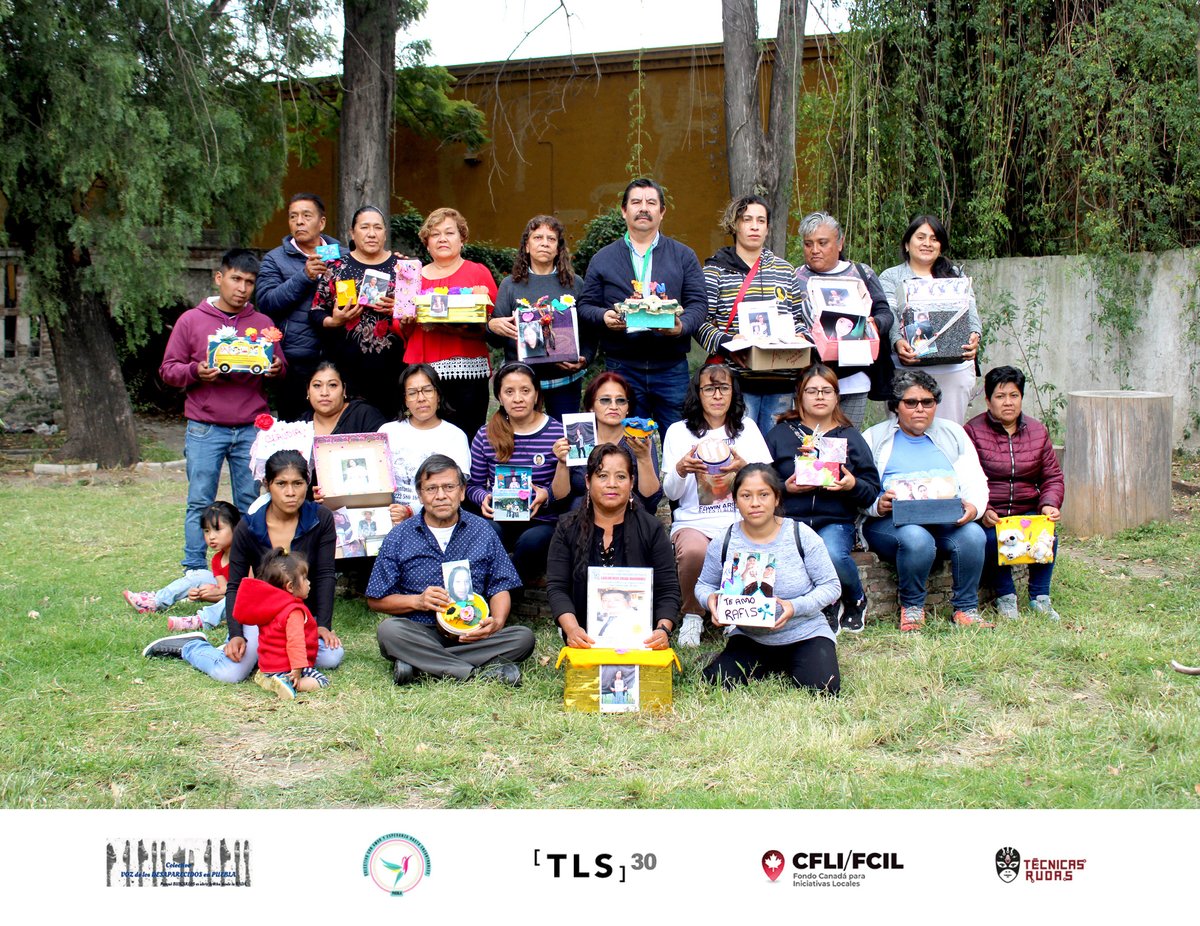 Taller CAJAS MEMORIOSAS

Este proyecto es resultado de la articulación y trabajo conjunto entre <a href="/EmbCanMexico/">Canadá en México</a>, <a href="/TeatroLineaSomb/">Teatro linea de Sombra.com</a>, <a href="/VozdelosDesapa/">Voz de los Desaparecidos en Puebla</a>, #ConAmorYEsperanzaHastaEncontrarlesPuebla #TécnicasRudas <a href="/y_memorias/">Narrativas y Memorias (Técnicas Rudas)</a> y colaboración <a href="/SacbeProduccion/">SacBé Producciones</a> .

#FondoCanadáMX #CFLI50