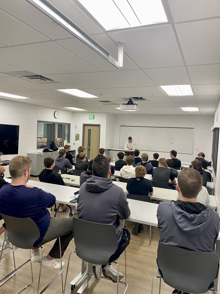 UABearsBaseball's tweet photo. Today our guys had the opportunity to learn about their body’s remote control: the breath. Thank you to @brian_peters10 for stopping by and dropping knowledge. 

#FEA | #BreathWork 🫁💨 https://t.co/XvrgfzTPvO