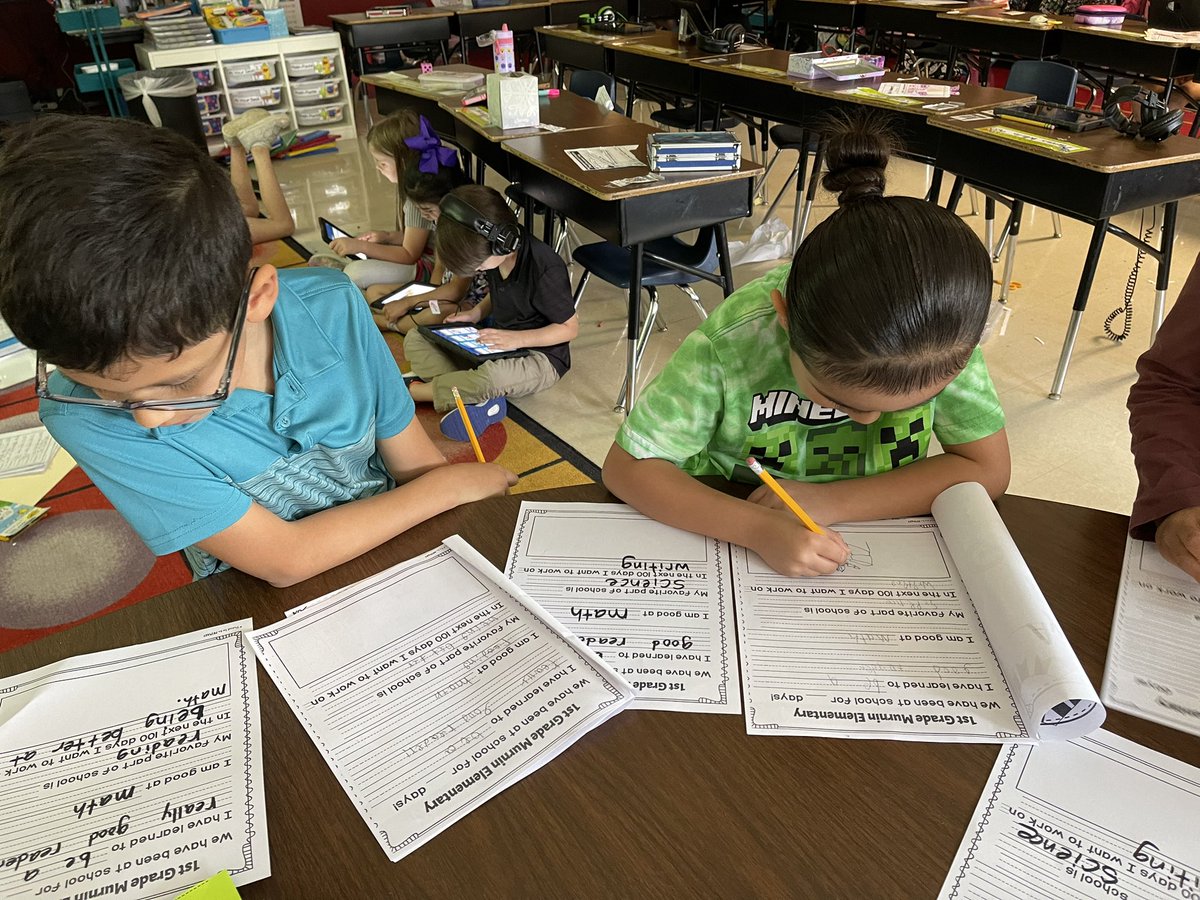 lisa_carrasco1's tweet photo. My 1st grade students @NISDMurnin are prepared to LEAD their upcoming conference with their parents! 🙌🏽👏🏼😊#databinders #progress #goals #growingleaders #communicators #owningtheirlearning https://t.co/mSjSpkgG4f