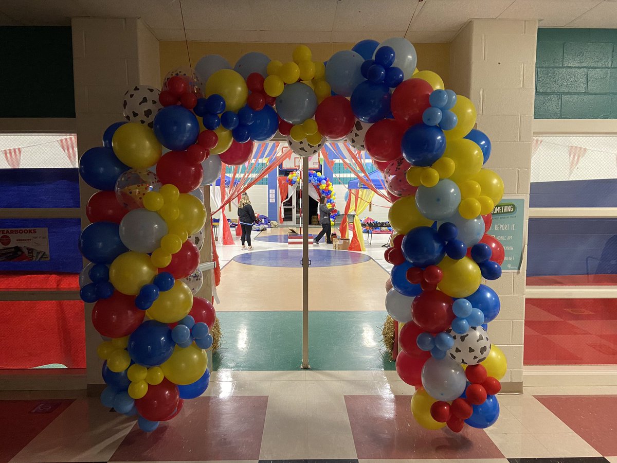 DonnaBledsoe14's tweet photo. Excited for our @1school1book reveal tomorrow! The anticipation is building for @crepanthers Here’s a sneak peak-check back tomorrow!! What will this year’s title be? #kidsdeserveit #bringthejoy #leadwithliteracy #sparksinthedark #joyfulleaders #literacy https://t.co/IIUmjNw6DC