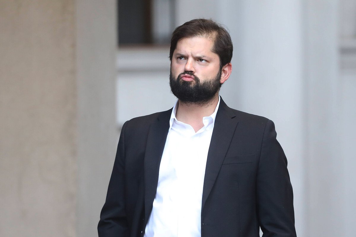 lacuarta's tweet photo. ¡Cambio de gabinete!: Filtran la salida de tres emblemáticas ministras de Gabriel Boric https://t.co/GIdlZFt47N https://t.co/kFFn2BXPrP