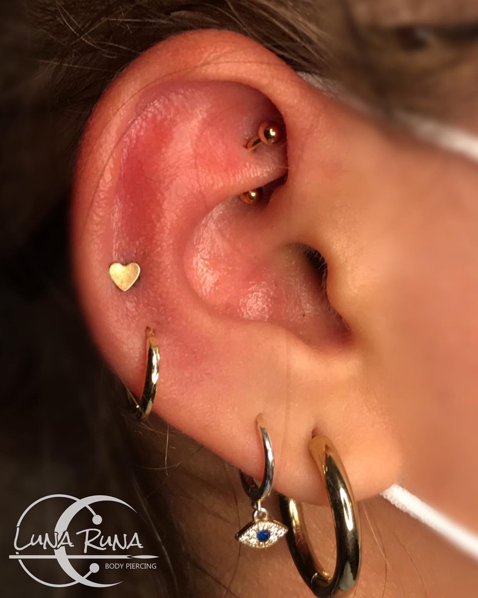 LunarunaE's tweet photo. #piercingrook con barbell curved dorada 🍌✨💛 | Piercer : @CindyParraInk
#safepiercing #piercingguayaquil #piercingecuador #guayaquil https://t.co/H96g8Lst8f