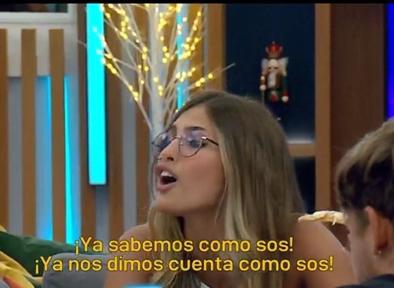 aarontsuarez's tweet photo. julieta: che la tora tenía los labios más grandes para mi se puse ácido hialuronico y coti se hizo carillas, le quedaba mejor el rubio. 

que raro julieta opinando del físico ajeno, menos mal que no apareció nicki nicole…

#gh2022 https://t.co/soysVLK5bR