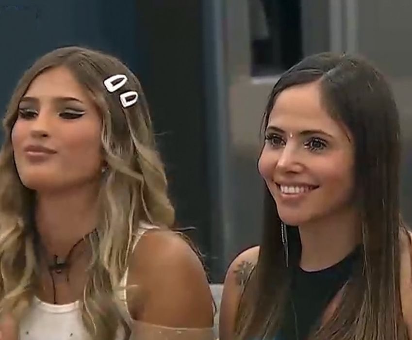 ¿De que lado estas? 

🔁 COTI 

❤️ ROMINA Y JULIETA 

#GranHermano