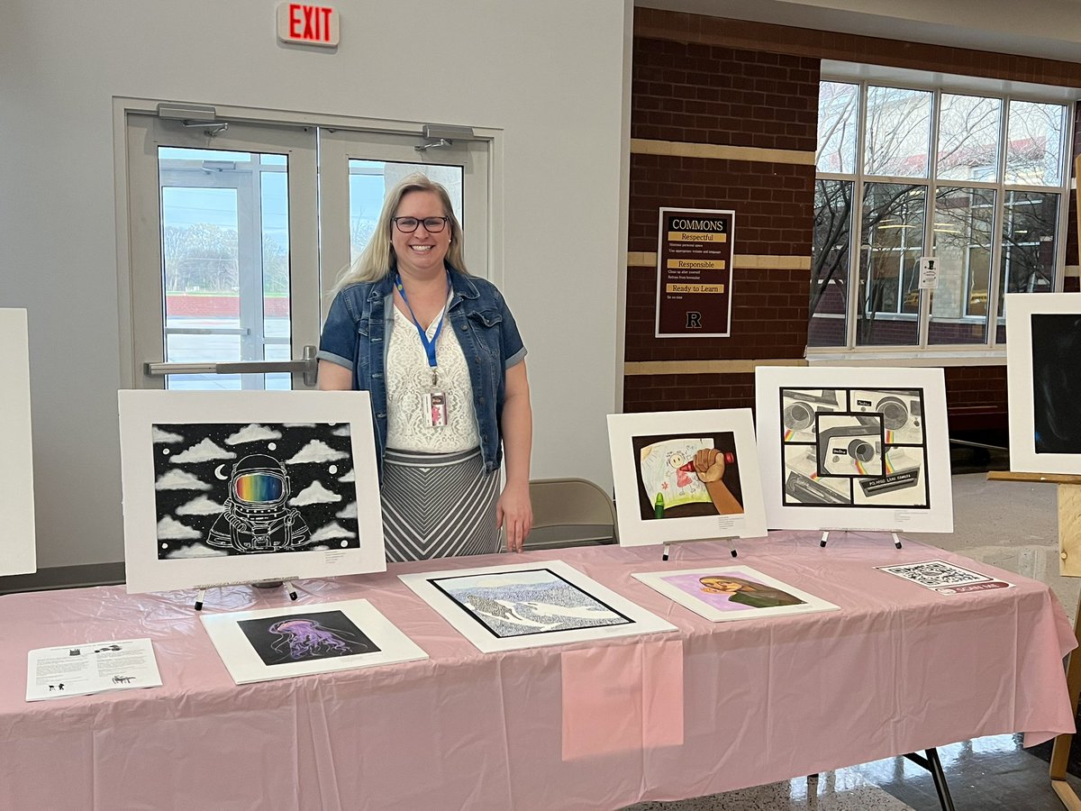 studentofedu's tweet photo. 8th grade night was a success. So excited for a new round of bulldogs I got to see so many former Patriot students. Our teachers did an amazing job showcasing why Robinson is the Best!!! And our Student leadership showed off the school in all its glory. #jaymrobinson #bulldogs🐾 https://t.co/Cdt2MCndvh