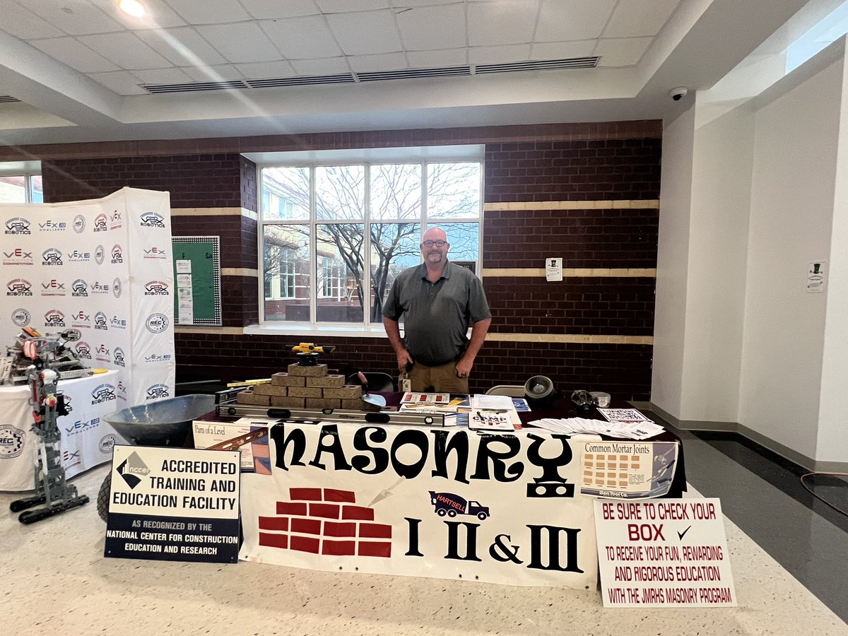studentofedu's tweet photo. 8th grade night was a success. So excited for a new round of bulldogs I got to see so many former Patriot students. Our teachers did an amazing job showcasing why Robinson is the Best!!! And our Student leadership showed off the school in all its glory. #jaymrobinson #bulldogs🐾 https://t.co/Cdt2MCndvh
