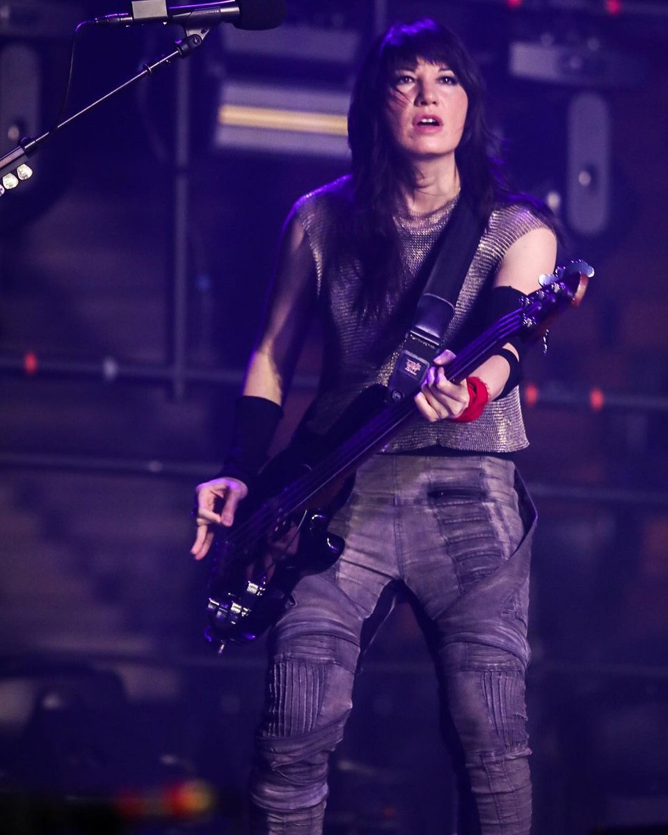 GamesOfEV's tweet image. TORONTO | Wonderful photos of @Evanescence a few minutes ago! 🔥 #MuseXEvanescence