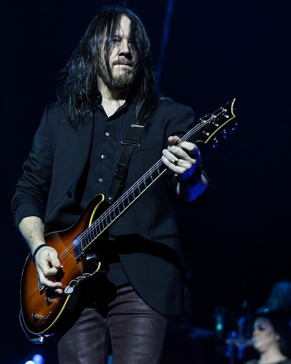 GamesOfEV's tweet image. TORONTO | Wonderful photos of @Evanescence a few minutes ago! 🔥 #MuseXEvanescence