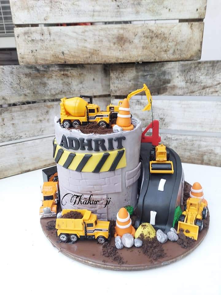 F5Padmalaya's tweet photo. Customized your own theme cakes from padmalayasf5👈👈
⭐ Padmalaya's F5
#Contact: 9177337333 🤙
Location📍: VIP Road, Lawyer Pet, Ongole, Andhra Pradesh 523001
#padmalayasF5
#customizedcakes #Rasgulla #festiveOffer #Swirl #roll #delicious #Padmalaya #cakes #cakesofinstagram https://t.co/kq7r5y3d1X
