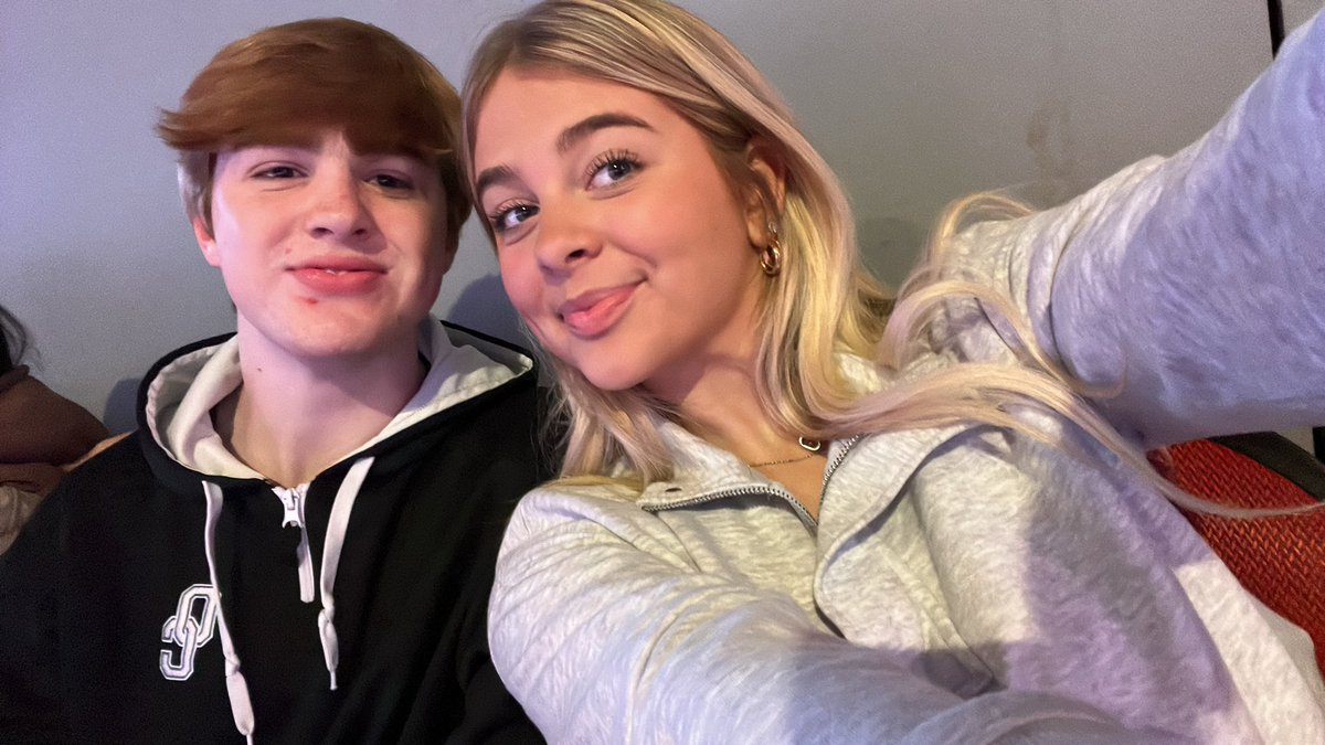 KylieSt63457095's tweet image. #bslouisville ready for Blake Shelton 🤍