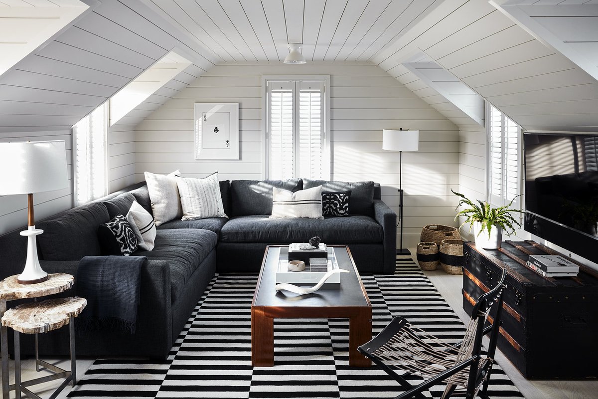 _StudioDesigner's tweet image. Design firms like Kara Mann Design use our business platform to manage beautiful projects like this Nantucket home. The black and white theme sets a crisp and stylish standard throughout the house. Visit linktr.ee/_studiodesigner to learn about Studio Designer.