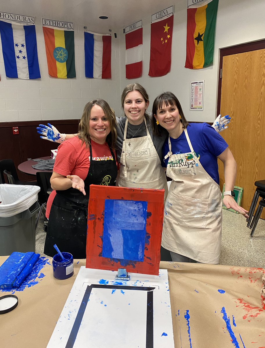 Family Arts Night <a href="/MbgAreaSD/">MechanicsburgArea SD</a>  Silkscreening was a hit!  Even got some fresh highlights in my hair🎨 #arteducation <a href="/RuppMMS/">Karla Rupp</a> <a href="/MMS_principals/">MMS principals</a>