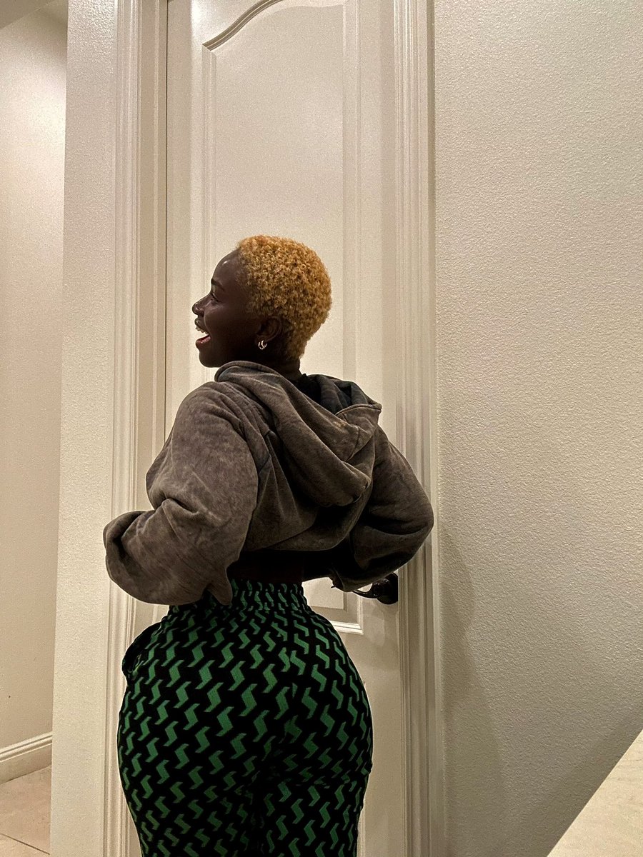 A Doll ♓️🍫
#natural #chocolate #melaninpoppin #skin
#birthdaymood #peace #love #modesta #darkart #confidence