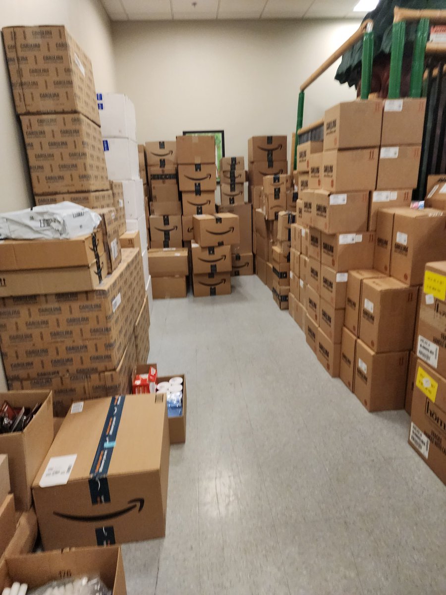 DrYemothy's tweet image. All unpacked and ready to set up the workshop room. JB Andrews workshop is going to be great! #EinsteinFellows22 #DoDSTEM