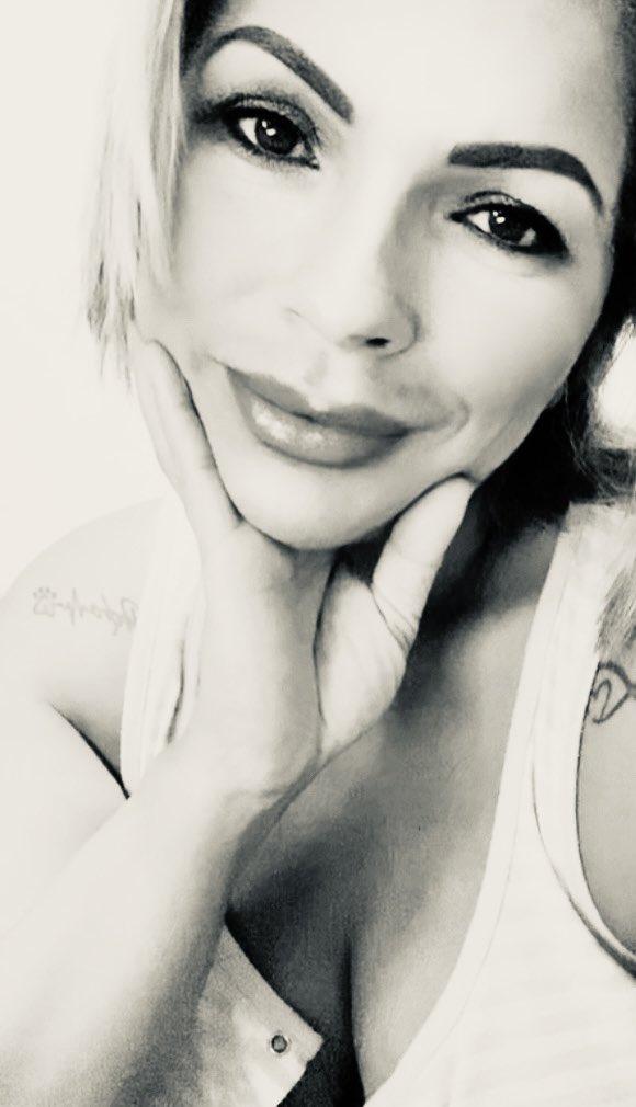 MONAMELLISSA's tweet photo. Será que sou muito seletiva ou encalhada mesmo 🤪 https://t.co/6HRnTMZNuA