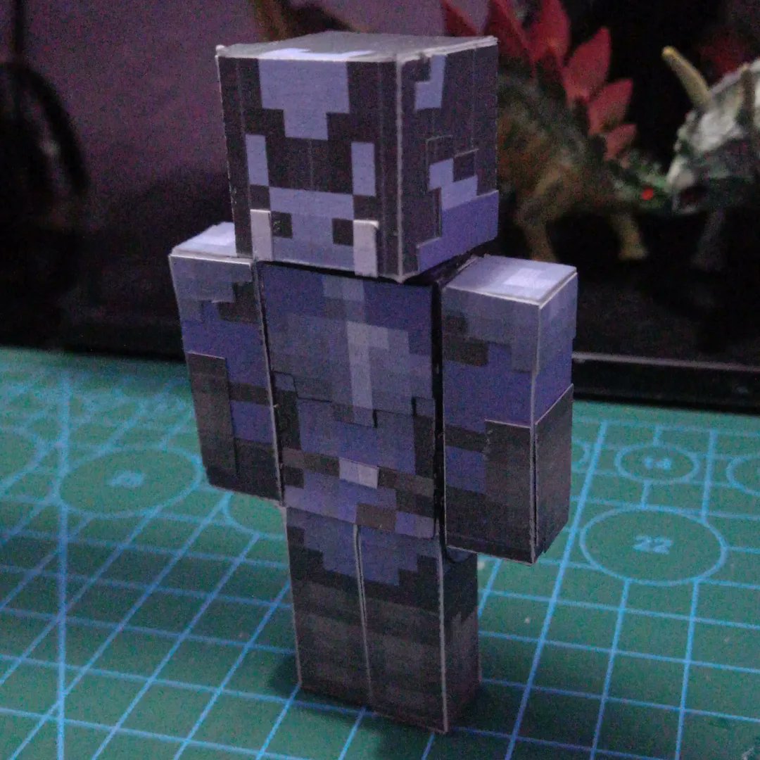 Black_Ice_333's tweet photo. Inquiriendo en la vagancia #papercraft #minecraftpapercraft https://t.co/oZQ3fLIodb