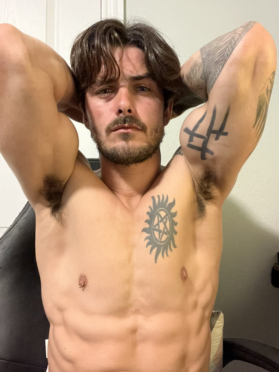 Deepdude07's tweet image. Retweet if you want to bury your face in them and take a sniff #fitness #armpits onlyfans.com/deepdude08