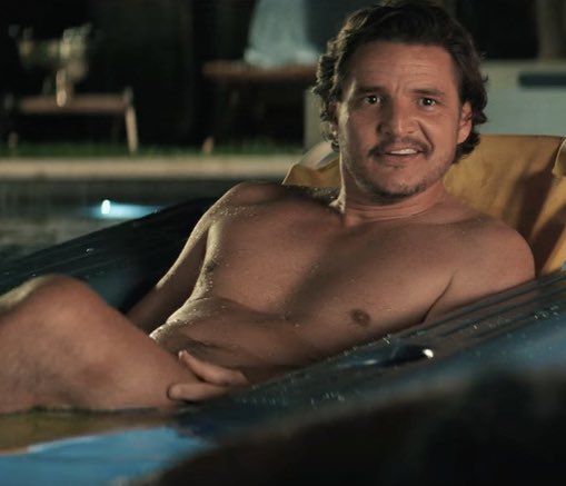 virtuelorian's tweet image. Our expectation for Din Djarin bathing in the waters of Mandalore vs reality. 🤡