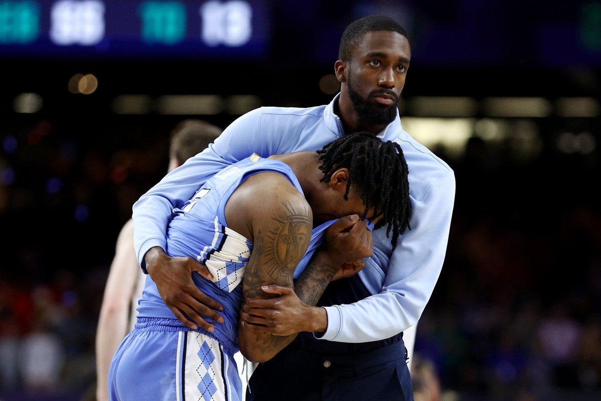 Sabonis_Muse's tweet photo. Your North Carolina Tar Heels: 

Preseason AP #1
20-13 record 
7th place in ACC, Quarterfinal exit
Swept by Duke
Will miss NCAA tournament

#UNC THE MOST PATHETIC TEAM IN COLLEGE BASKETBALL HISTORY 😭 https://t.co/EW6tMQ8opw