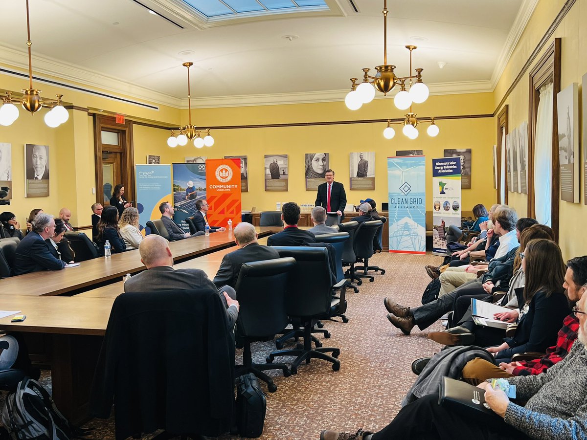 A fantastic #CleanEnergyBizDay at the State Capitol in Saint Paul! Thank you to our special guest speakers @NickAFrentz @PattyAcomb @JasonRarick @KevinPranis & @EricPrattMN for the interactive Q&A w/biz leaders today! @cleanenergymn #WeNeedCleanMN #mnleg