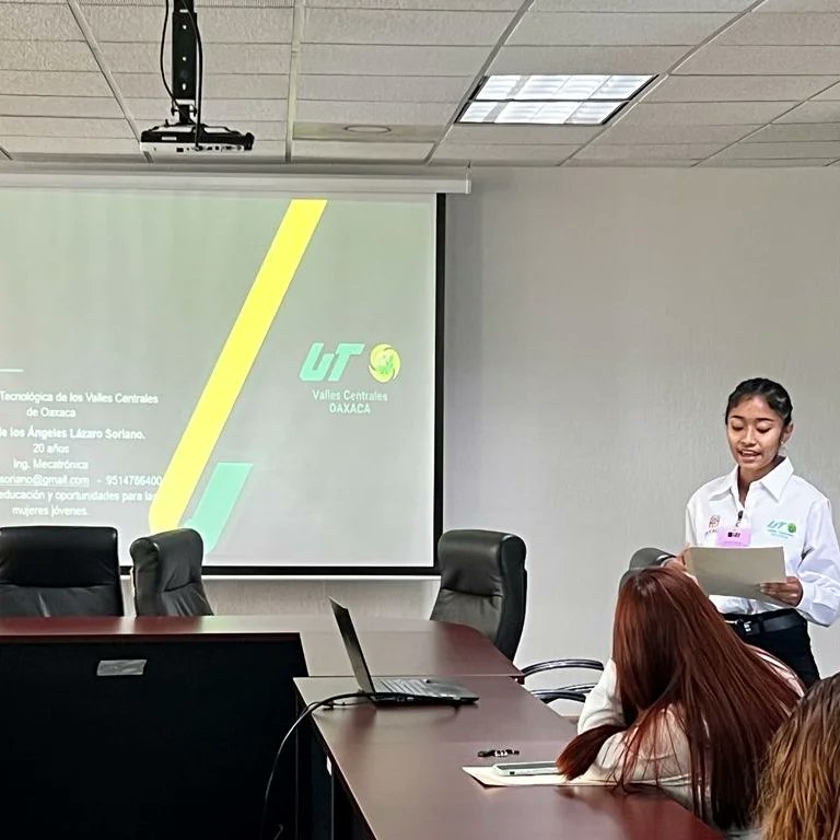 utvco's tweet photo. En el marco del día internacional de la mujer, #vinculaciónUTVCO a través de #Cmujer participó con estudiantes de diferentes carreras en el Parlamento Juvenil, desarrollado en el H. Congreso del Estado de Oaxaca. https://t.co/QvW0ghd6fn