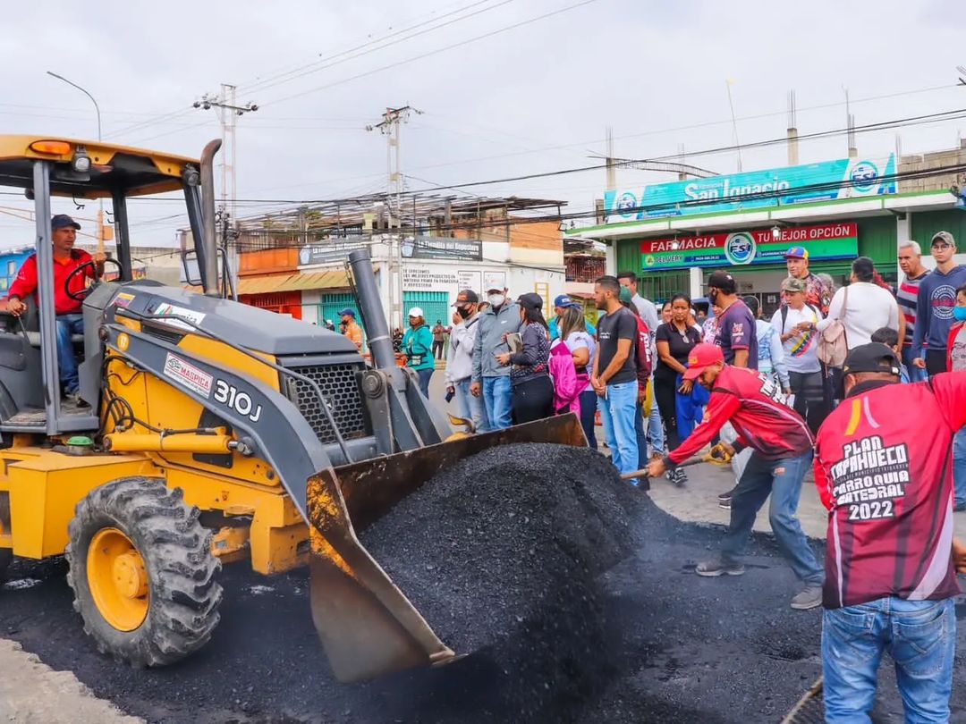 #9Mar 🚧🚗👷🏼‍♂️Con una inversión que supera los siete millones de bolívares, Luis Jonás Reyes Flores, Alcalde de Iribarren, inició el despliegue 2023 del Plan Tapa Hueco, ejecutado por EMICA. 
 #OrgullososDeSerGuaros ❤️