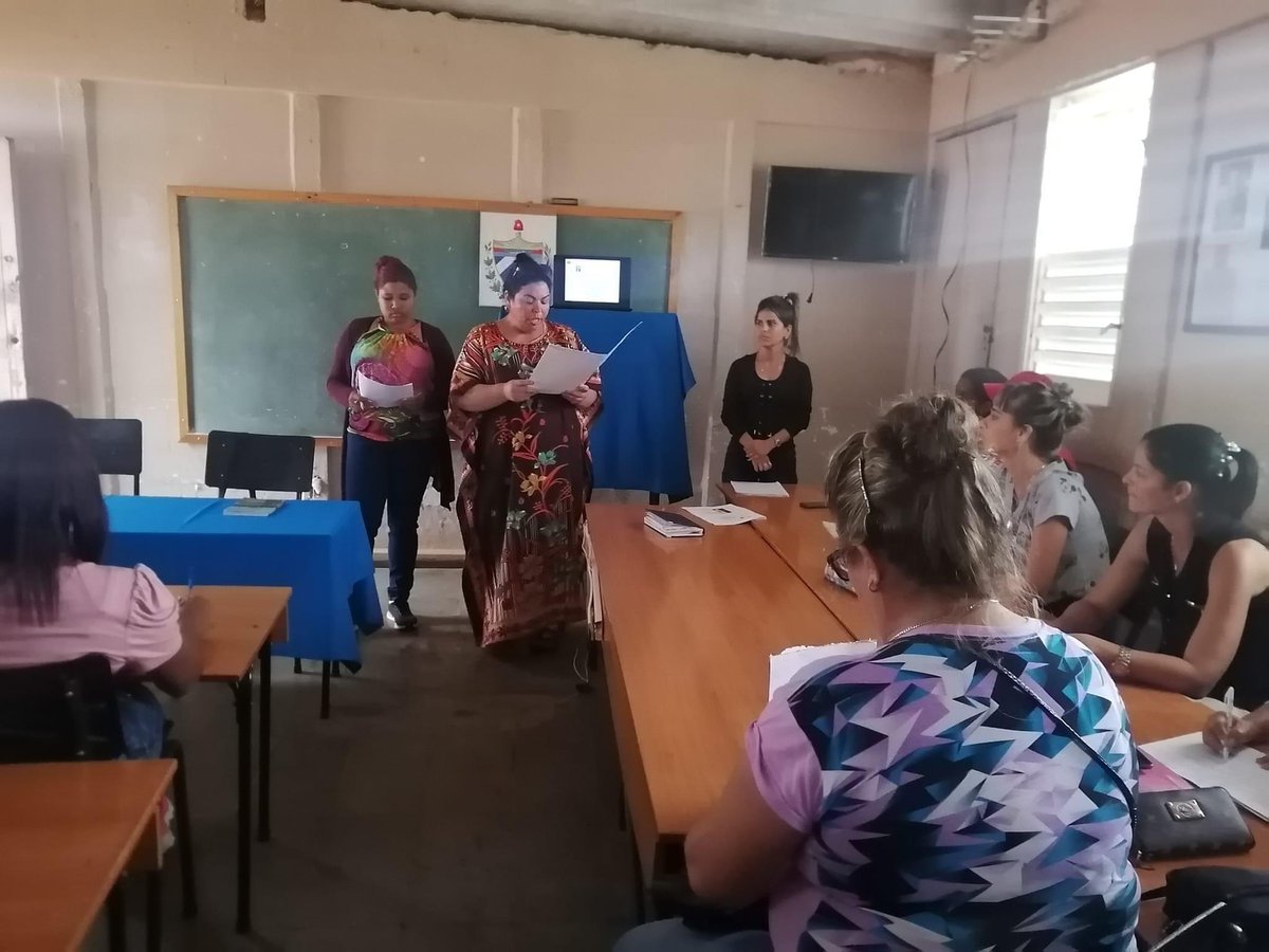 pineda_lien's tweet photo. Asamblea de análisis del presupuesto asignado al  CM Abel Santamaria.Excelente preparación de directora. Secretaria del sindicato y administradora en la explicación a los trabajadores lo que propició un  debate con calidad. #VamosConTodo @DmeArtemisa @danaylorenzo73 https://t.co/kd7pPBxABx