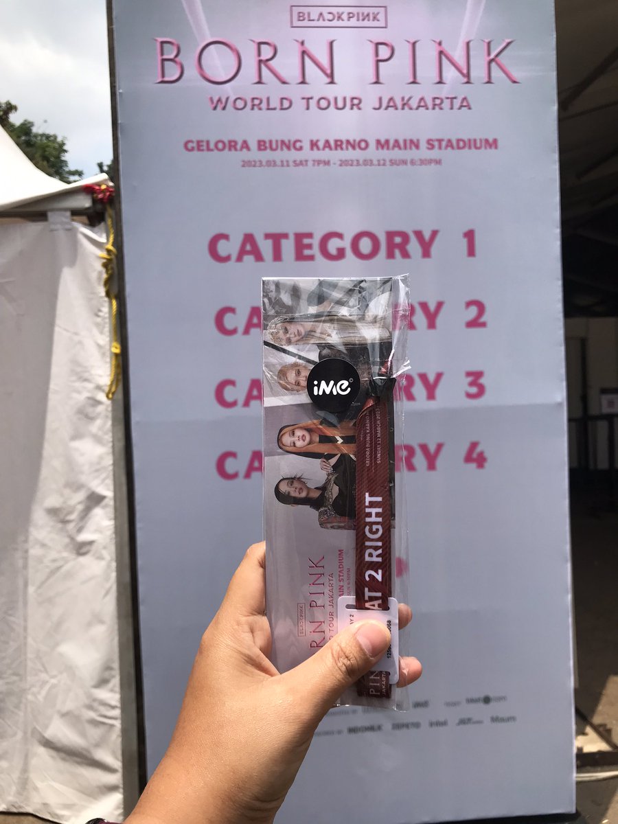 itautha's tweet photo. @ticticsnack Hi ka aku ada 1 tix cat 2 day 2 row right sudah jadi WB

Jika berminat aku jual rugi 2 jt nego tipis, bisa COD di venue ka

Looking forward for your feedback ka https://t.co/aO8jVg0xit