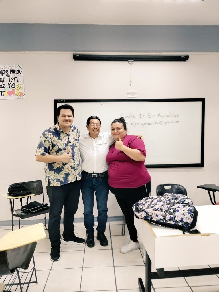 Momento de aprendizaje en nuestras exposiciones de los capitulos 1 y 2, investigaciones cualitativas, cuantitativas y cuali-cuantitativas, cómo es el nacimiento de una investigación y como interpretar las ideas y formarlas en investigación. 💖☺️

<a href="/omaralpuche/">omar alpuche leal</a> gracias profesor!