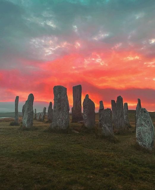 Scottish_Banner's tweet photo. "Sing me a song of a lass that is gone."
A fire sky at the 5000yr old #CallanishStandingStones.
Great 📷IG: thisgeordiegirl via #visitscotland
#IsleofLewis #OuterHebrides #Scotland #ScottishBanner #NeolithicScotland #ScotlandIsNow #ScotlandIsCalling #LoveScotland #AmazingScotland https://t.co/148WcOoYYX