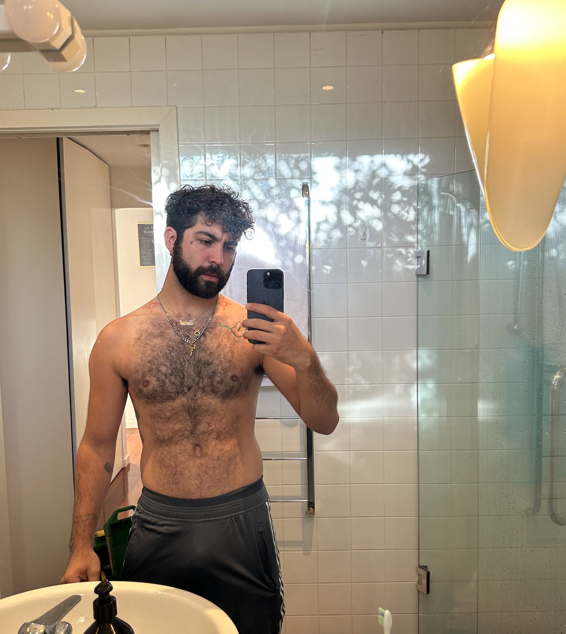 TW Pornstars - 2 pic. Considerate Top Legend👹. Twitter. Gay Dad Bod