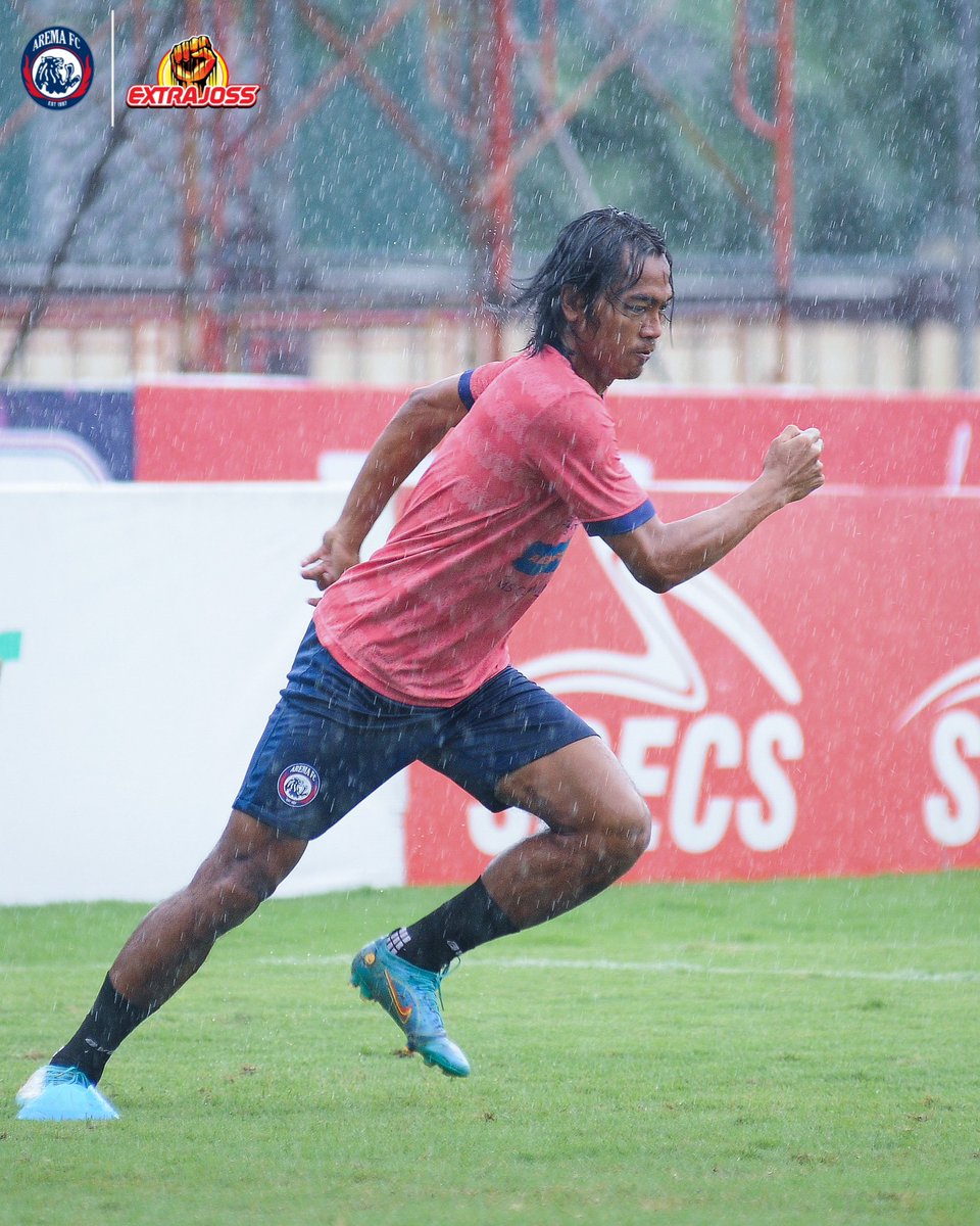 🔥🔥🔥🔥🔥
Panas di tengah guyuran hujan!

#usuttuntas #tegarbersatubangkitbersama 
#aremafc #aremania #salamsatujiwa
#AremaDay #BriLiga1