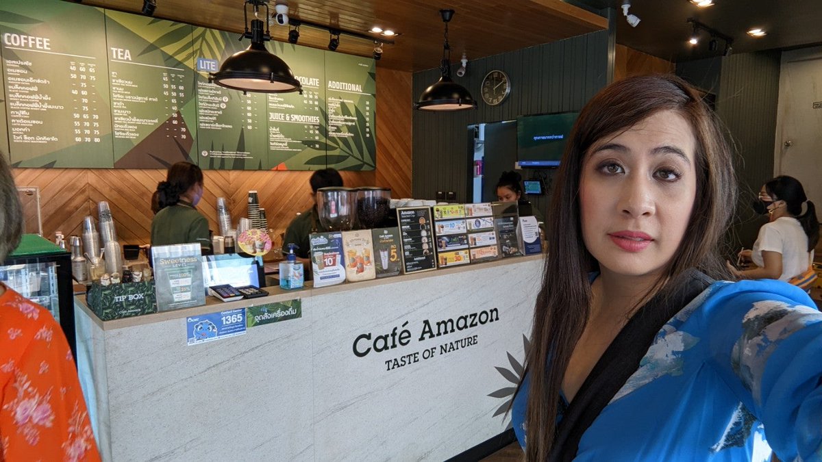 SyntheticBlue's tweet photo. Dying of sleepiness. (@ Cafe Amazon ศรีย่าน in กรุงเทพมหานคร) https://t.co/rQQxhHWCTv https://t.co/L4Jj7m62XH