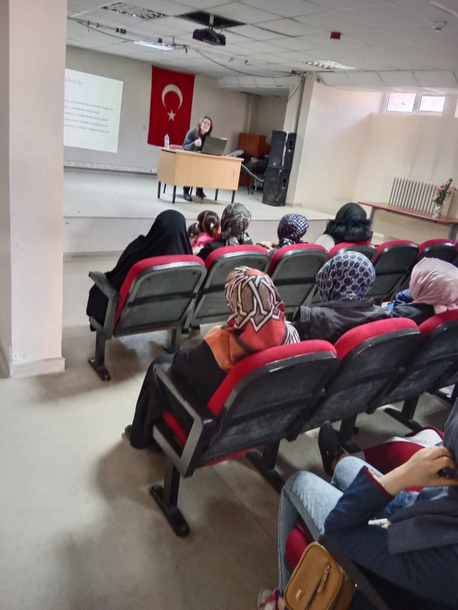 704335I's tweet photo. Velilere yönelik pisikolojik ilk yardım semineri yapıldı. @Erkanyldz_  @susehrimem @sivasvaliligi @AslanErguven @sivasmem @Sivas_HEDEF https://t.co/WAzIiJZtcm