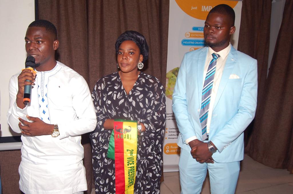 Lors du startup days j'ai vu des merveilles et des jeunes ont des projets mais je me suis vu limité en  apport de soutien, alors si quelqu'un souhaite s'associer à des jeunes pour leur porter un coup de main,je reste disponible.
Encourageons toujours l'effort
#Benin 
#numerique