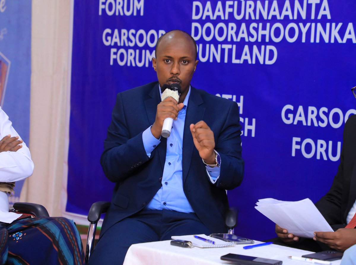 PECPuntland's tweet photo. The Chairman of the @TPECPuntland, Mr. @abdirisakasaid, joined a meeting organized by #Garsoor Forum on Democracy and Transparency in Puntland Elections. He shared insights and answered queries on local government elections in Puntland.
#Garowe #democracy #transparency #PLGE2023 https://t.co/hPaAIWghJl