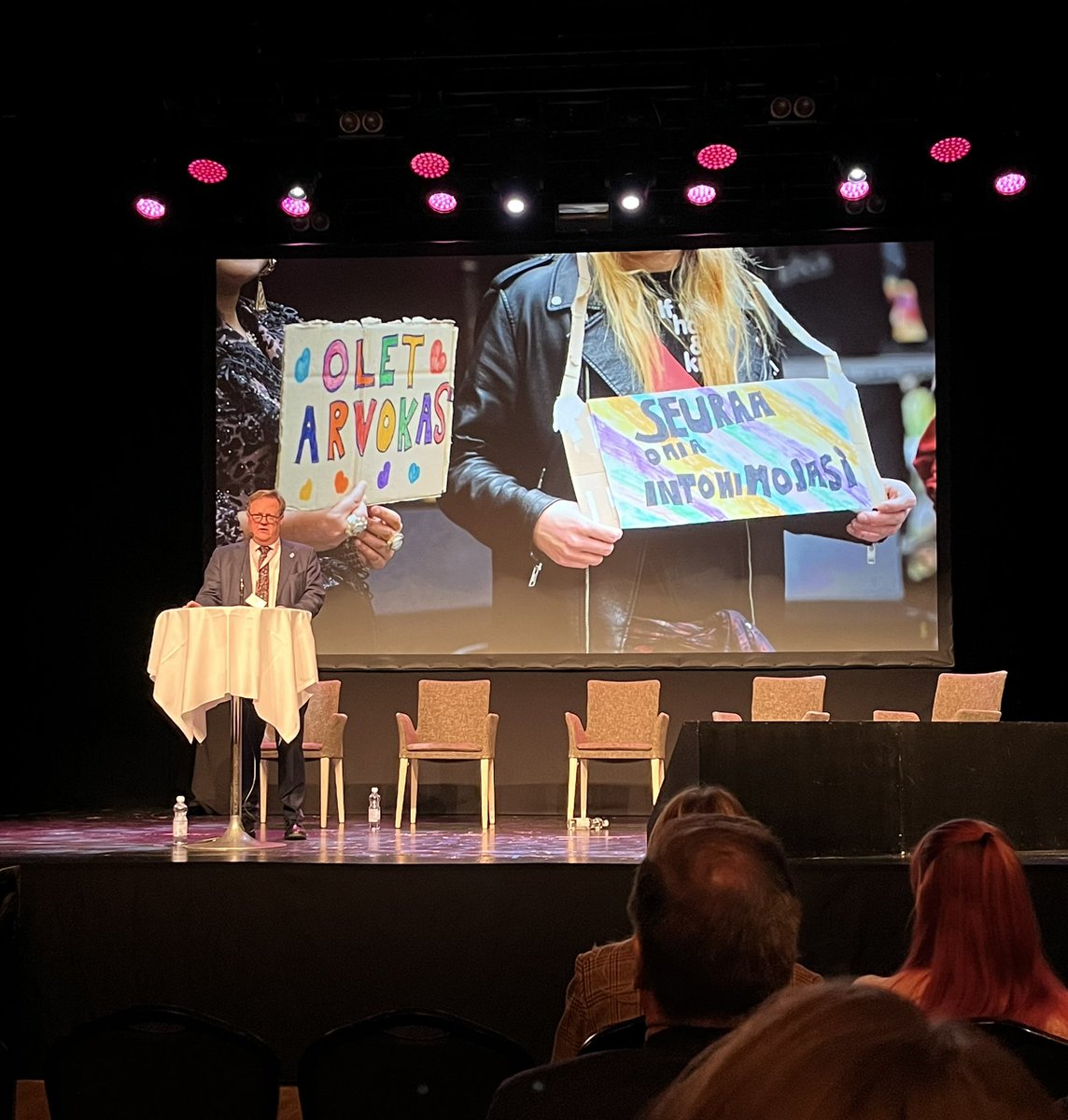 ”Jos nuorten syrjäytyminen olisi kulkutauti, sille olisi jo laadittu Käypä hoito -suositus. Nuorten tilanteen korjaamiseksi tarvitaan yhteisiä tekoja”, totesi @OlliAPH Aaamupäivä Auroran kanssa -tilaisuudessa. #OleAurora #nuoret <a href="/HDLsaatio/">Diakonissalaitos</a>