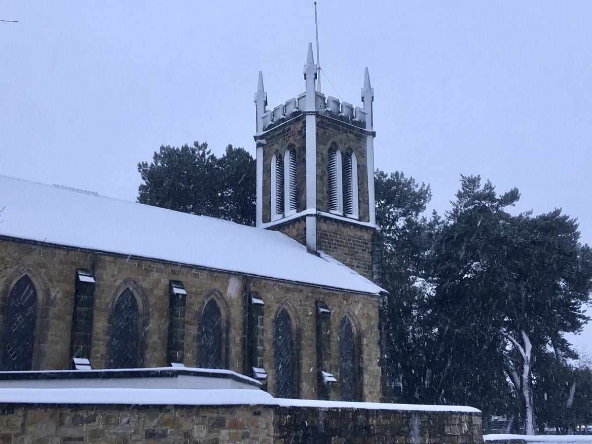 FloralRainbowAW's tweet image. A very snowy, bitterly cold #MorningWalk #Indie &amp;amp; #Albie with us today, the church looked beautiful, lamp posts &amp;amp; trees likewise 😃 proper creaky snow, snow plough through earlier 🥾❄️🐕‍🦺❄️🌬❄️