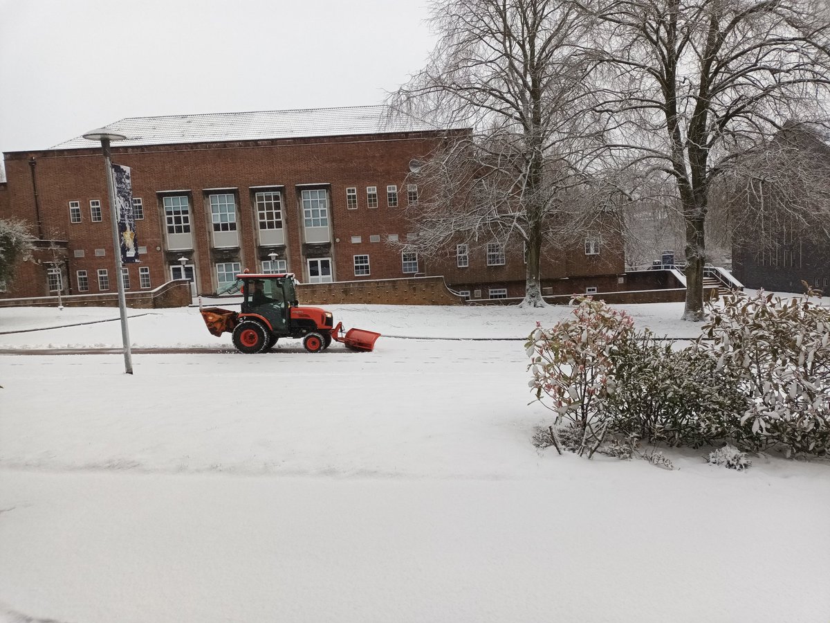 Beautiful morning on campus in the snow and estates are working hard to clear paths. Really excited for Humanities and SPGS showcases today for Research at Keele month @KeeleUniversity