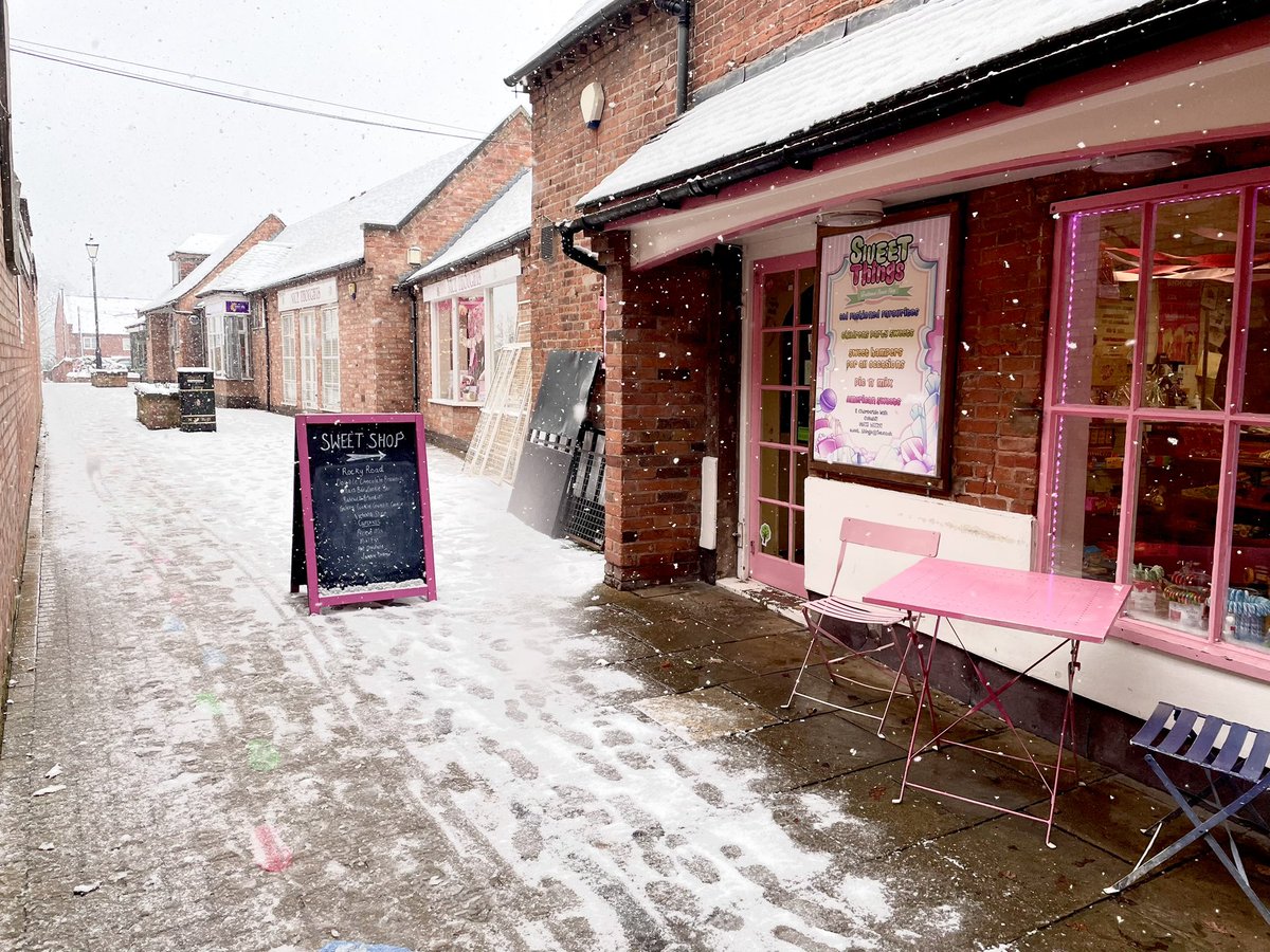 SweetThingsB46's tweet photo. #snow #snowday #coleshill #b46 #coleshilltown #coleshillhighstreet https://t.co/Gc4UFRNhwG