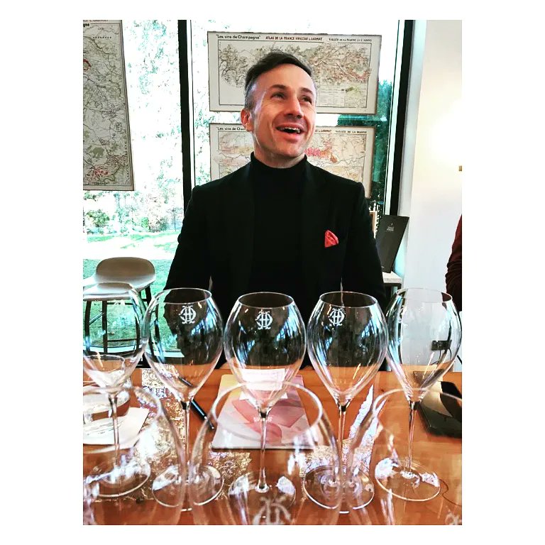 Quando ti dicono che stanno per strappare...
il Blanc dea Millénaires 1995  <a href="/CHChampagneIRE/">CharlesHeidsieck IRE</a>

#champagneaddict #champagne #champagneworldwide #champagnelife #champagne #sommelierlife #sommelieritalia #sommeliers #sommatwork #happyness #fan #amazing #wine #vino #wine #winepeople