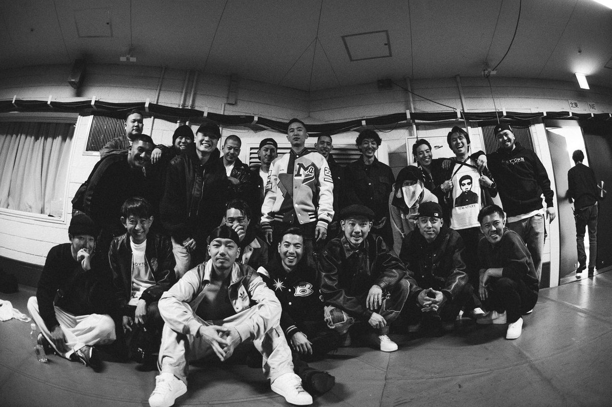 make_u_dirty's tweet photo. みんなありがとう！
最後にキクとミキも戻って来て良かったな、俺の仲間みんな最高だろ！
ずっと振り返っても仕方ねえからそろそろ次行くぜ、俺たちゃこれからだぜなーみん？
まあこれからもよろしく！
KANDYTOWN 4 LIFE https://t.co/hdSp7hG6wr