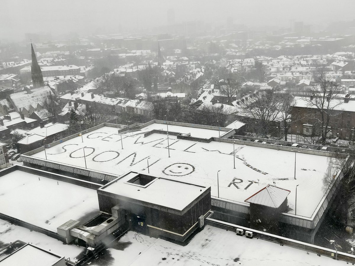 If is the view out of the window of the Hallamshire Hospital Sheffield. Well done whoever was responsible for it. 🙂

#Sheffield #Yorkshire #HallamshireHospital #snow #GetWellSoon