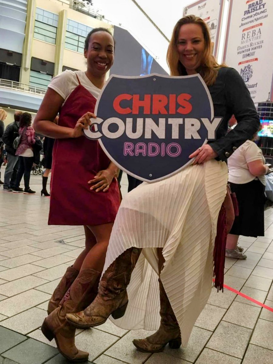 Memories!!
Huge congrats to <a href="/chrisukstevens/">Chris Stevens</a> for his International Broadcaster CMA award, given at last night's <a href="/C2Cfestival/">Country2Country</a> Song Writers Series. "Chris Country" (<a href="/CountryLineRad/">CountryLine Radio</a>) was a game changer for us when it launched! 🏆💪🤠